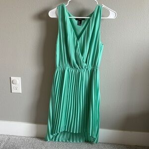 Forever 21 Elegant Green Sleeveless Dress 👗